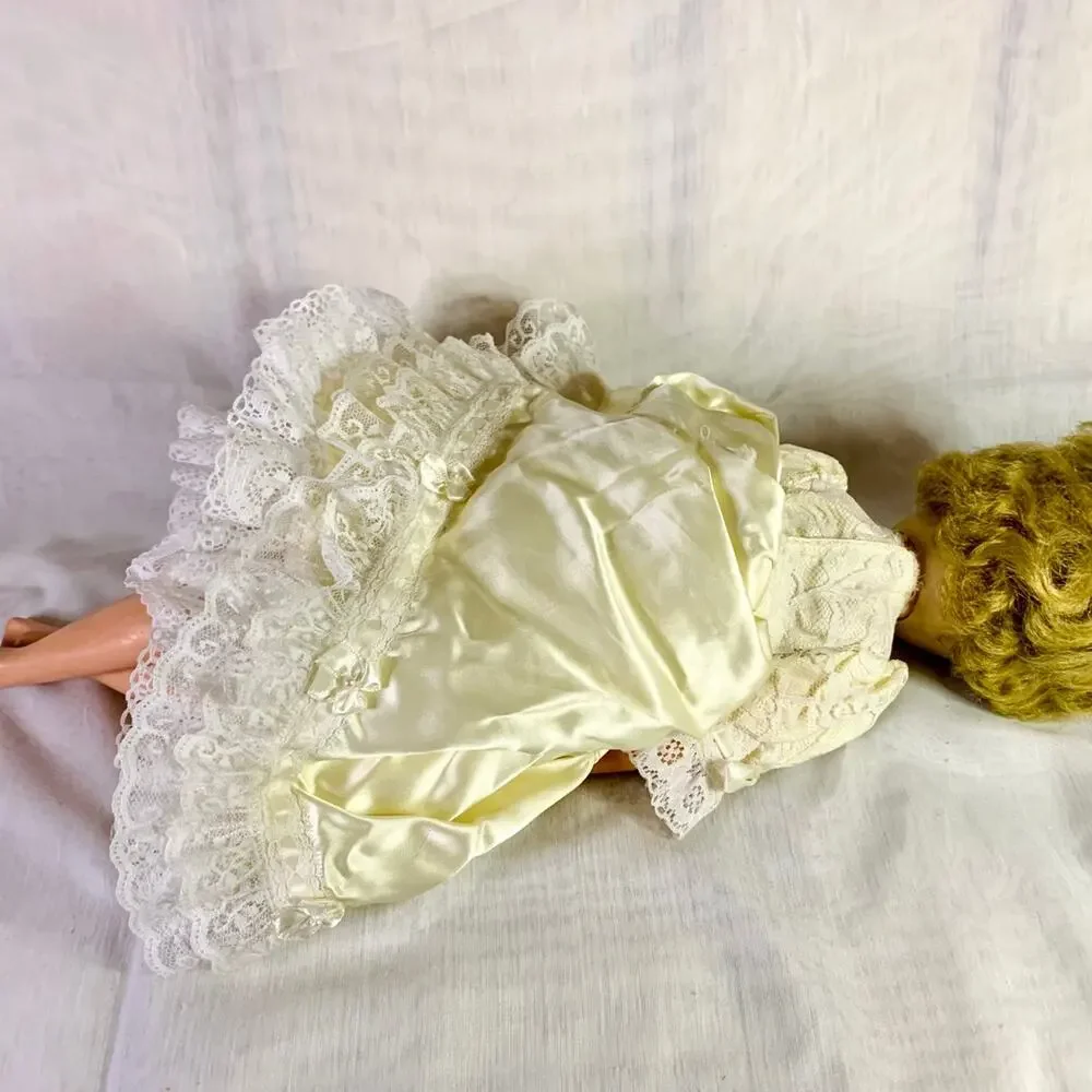 Vintage 1950s Baby Doll Blonde Hair Sleepy Eyes 12